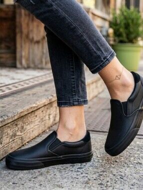 NEW! Vans Asher Perforated Slip-On Shoes Sz 8 NWT